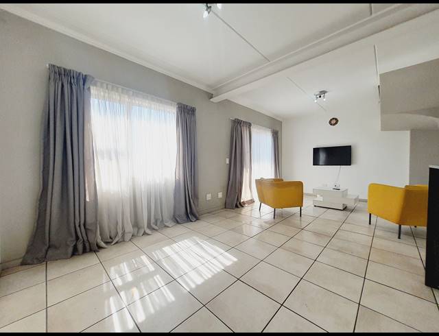 2 BEDROOM APARTMENT RENTED IN SUNNINGHILL
